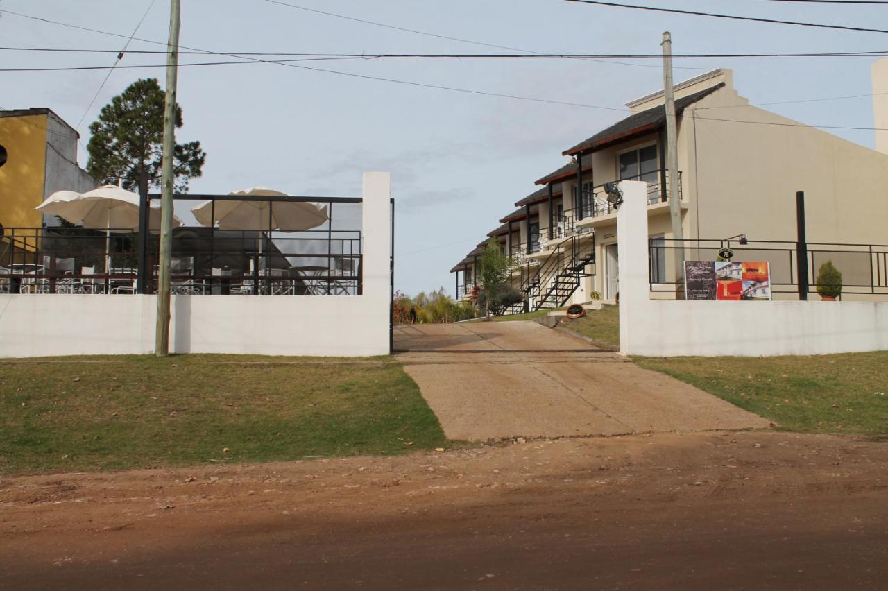 Brisas Del Lago Apartamentos Colon  Bagian luar foto
