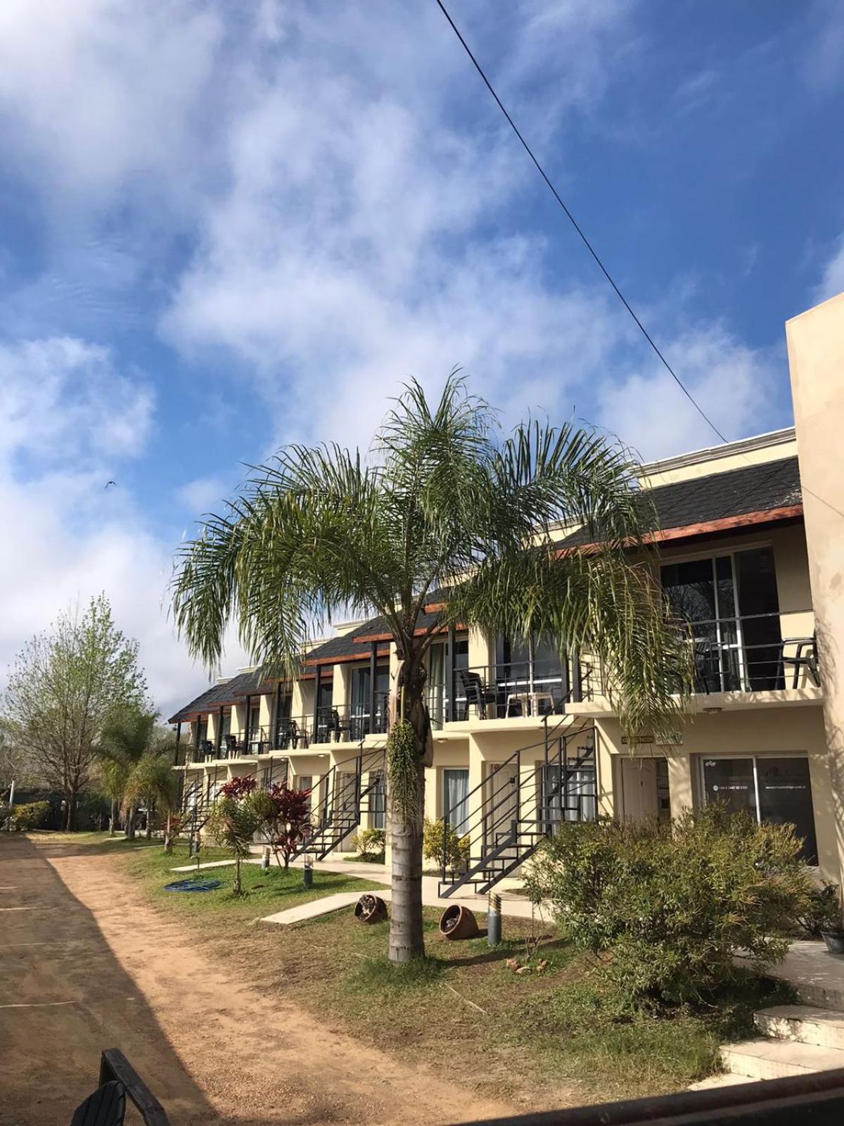 Brisas Del Lago Apartamentos Colon  Bagian luar foto