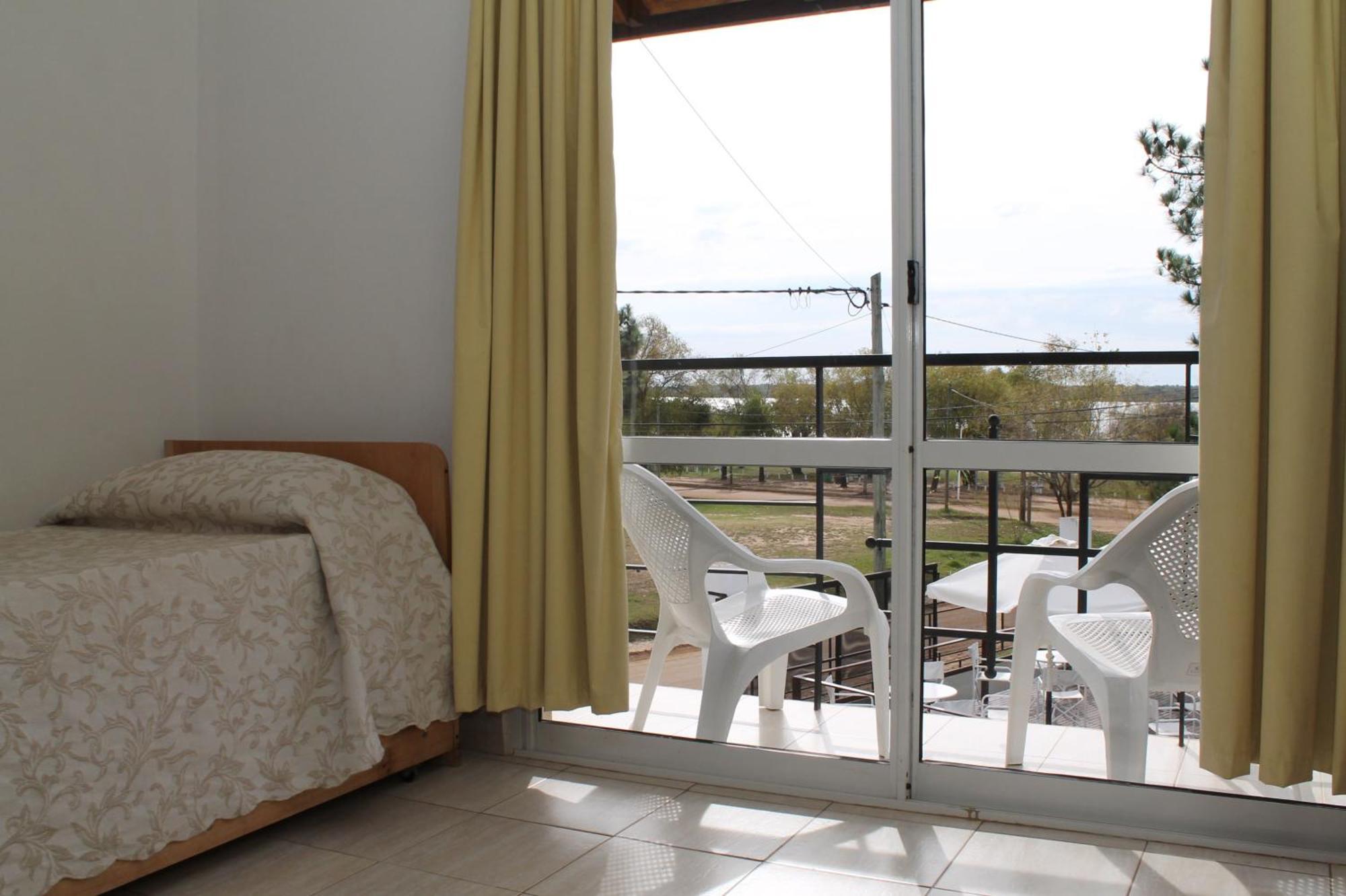Brisas Del Lago Apartamentos Colon  Bagian luar foto