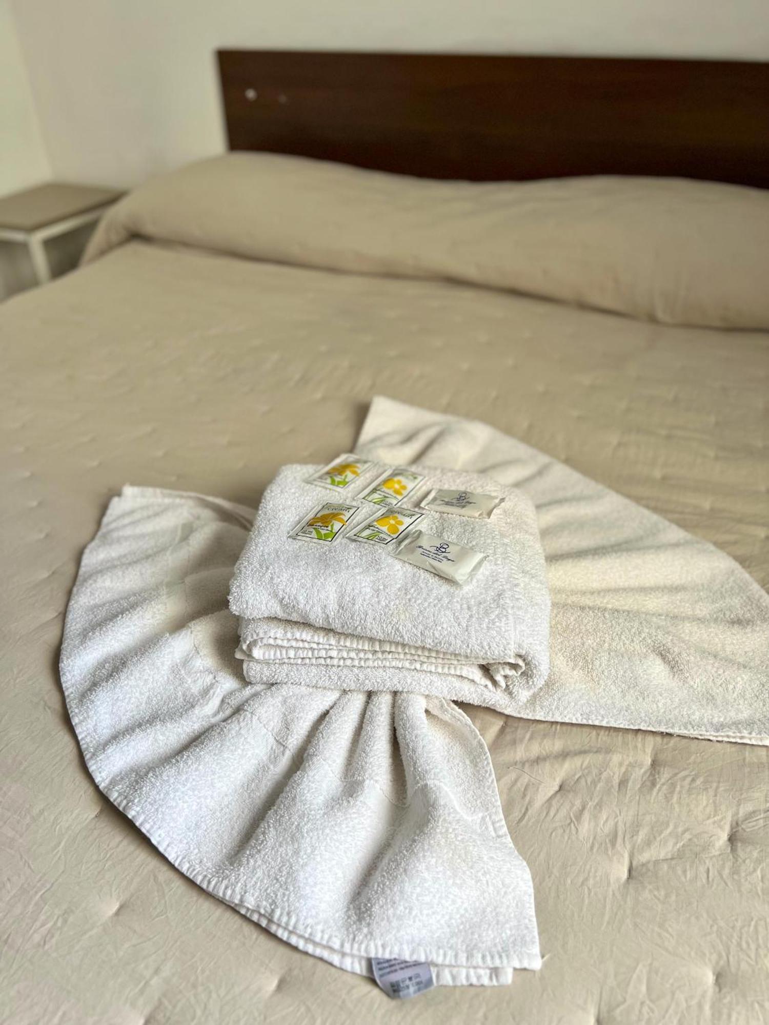 Brisas Del Lago Apartamentos Colon  Bagian luar foto