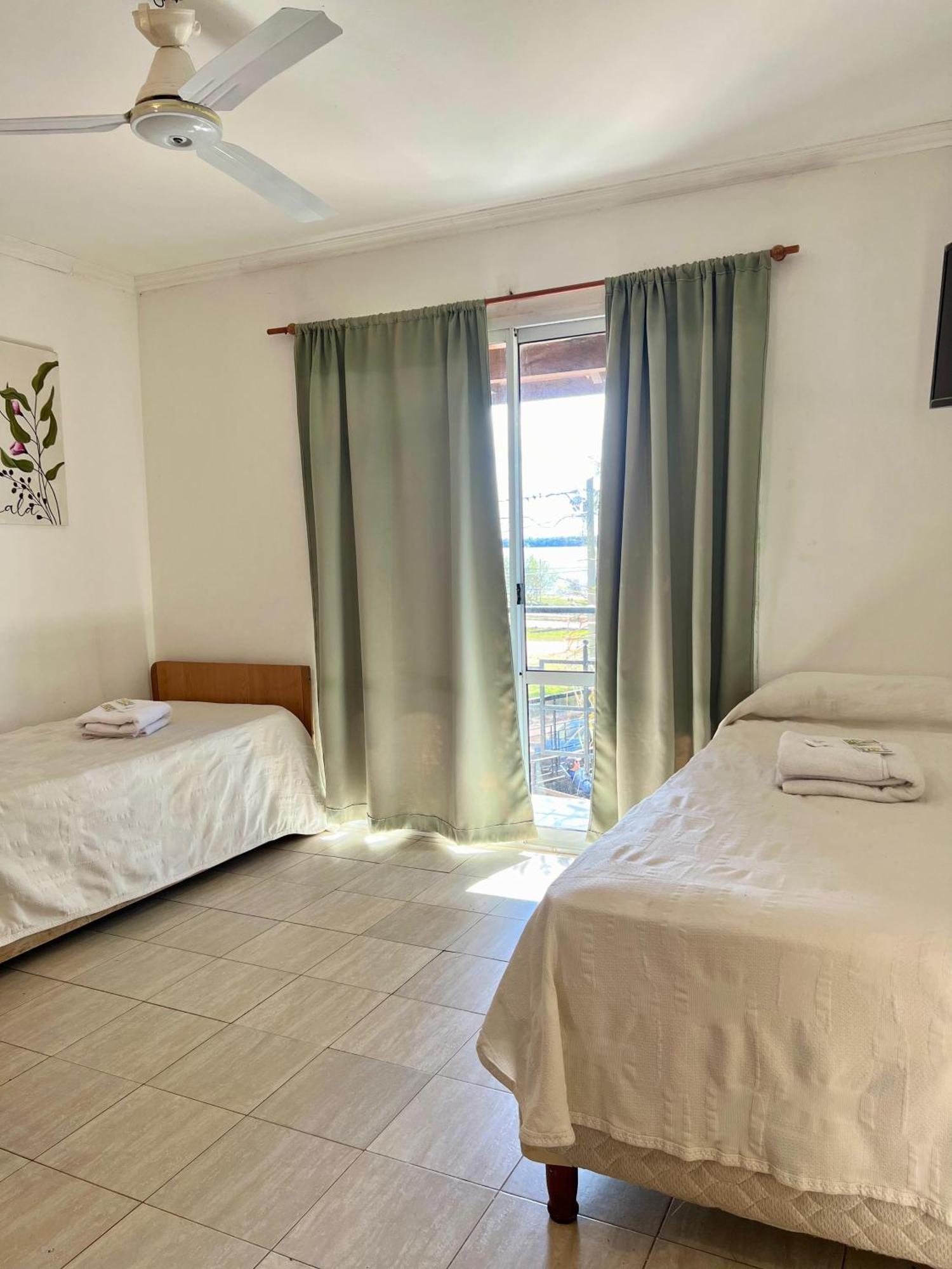 Brisas Del Lago Apartamentos Colon  Bagian luar foto